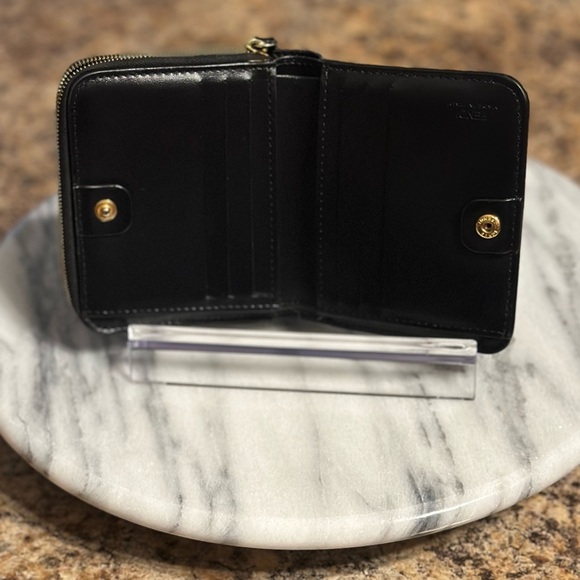 Fendi Black Bifold Leather Wallet Snap Zip Closure 8M0407 Includes COA - Picture 14 of 16